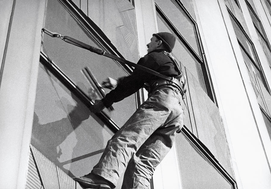 Empire State Window Washer Photograph by Underwood Archives