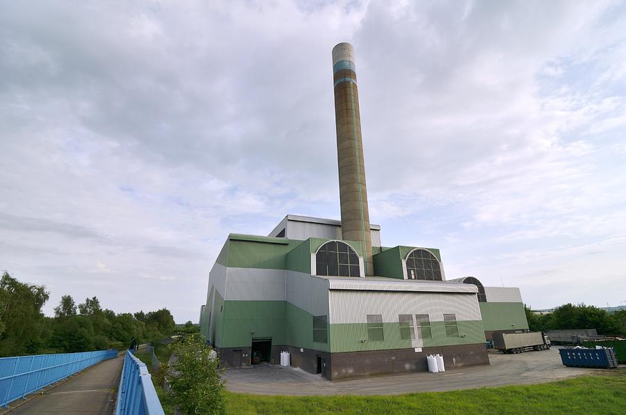Incinerator Photograph - Energy-from-waste incinerator by Science Photo Library