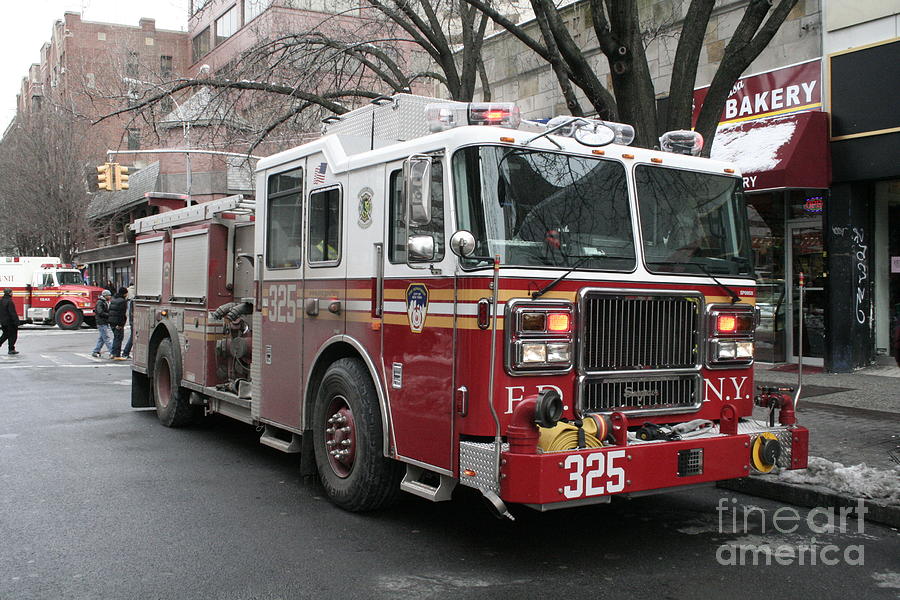 Engine 325 FDNY Photograph by Steven Spak