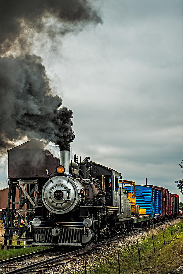Engine 353 Photograph by Paul Freidlund