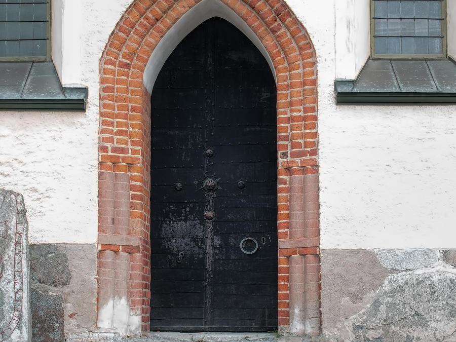 Entrance to church of Svinnegarn  Photograph by Leif Sohlman