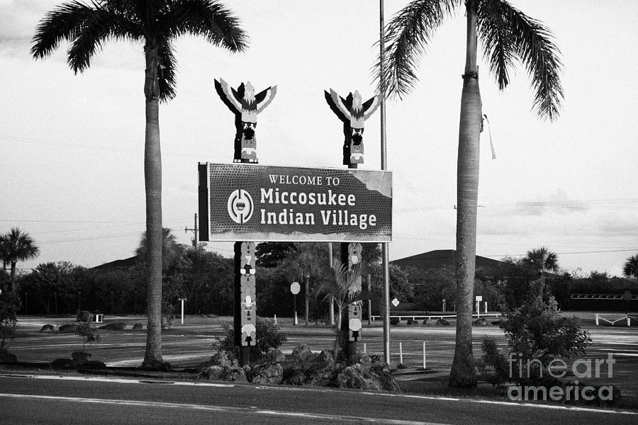 Entrance To Miccosukee Indian Village On The Tamiami Trail Florida ...