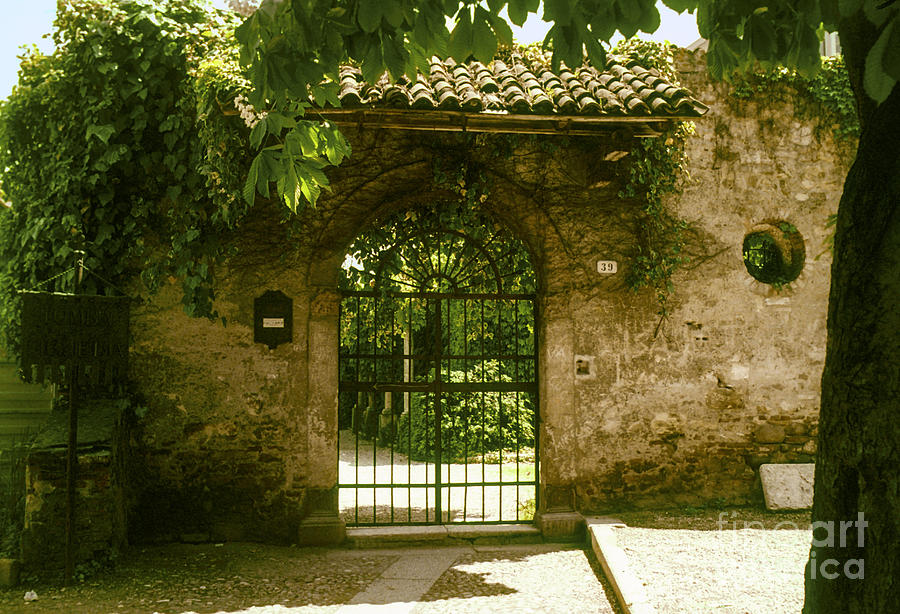 Entrance to Romeo and Juliet House Photograph by Bob Phillips