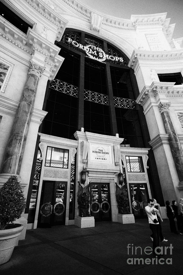 File:Entrance hall of The Forum Shops in Las Vegas.jpg - Wikimedia Commons