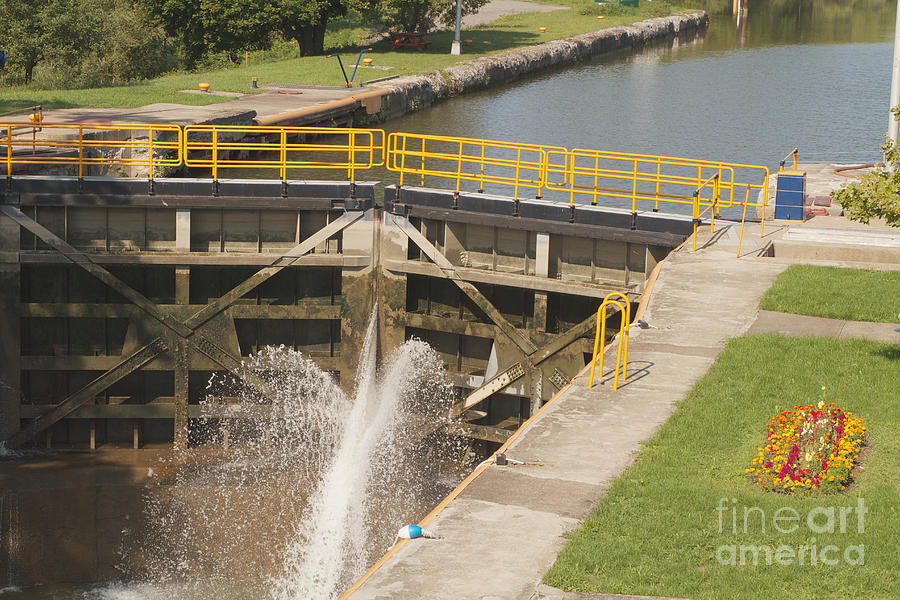 Erie Canal Lock Photograph by William Norton
