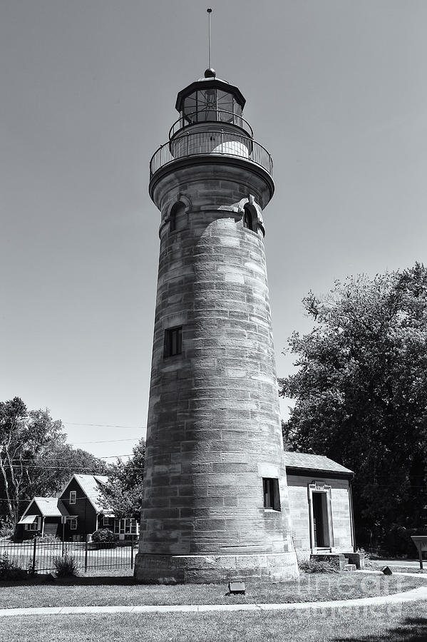 Erie Land Lighthouse II Photograph by Clarence Holmes
