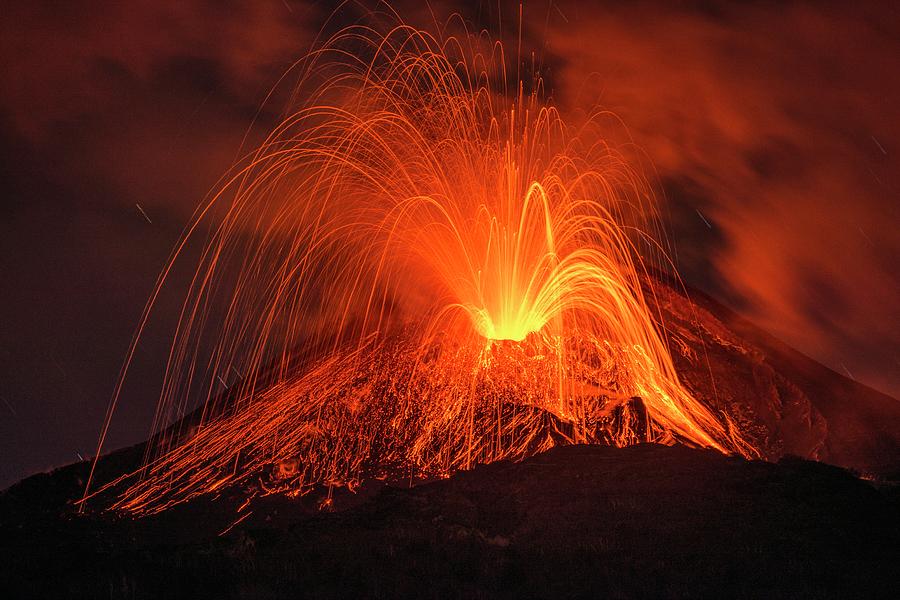 Eruption Of Mount Etna Photograph by Martin Rietze/science ...