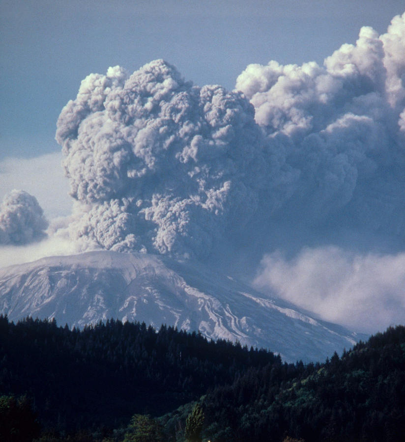 Eruption Of Mount St. Helens Photograph by John H. Meehan