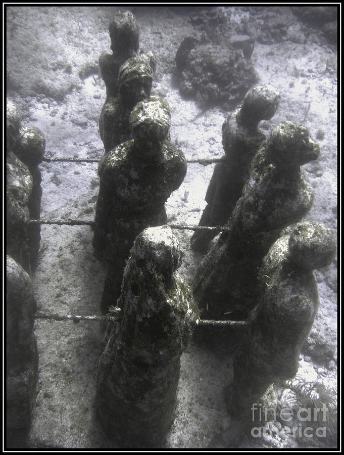 Underwater Landscape Photograph - Esculturas by Agus Aldalur