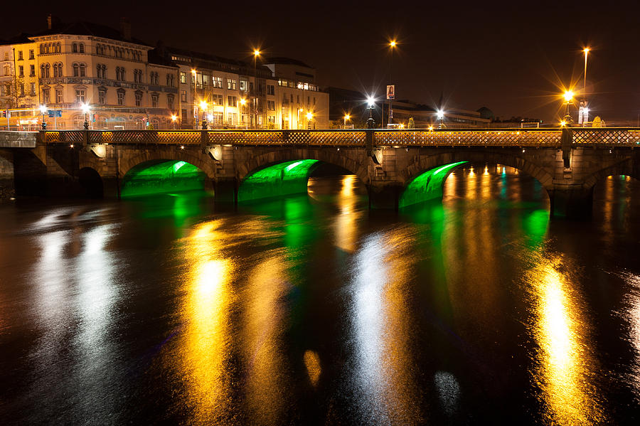 Essex Bridge in Dublin City Photograph by Semmick Photo