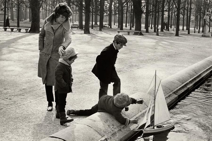 Paris Photograph - Eunice Shriver With Her Three Children by Henry Clarke