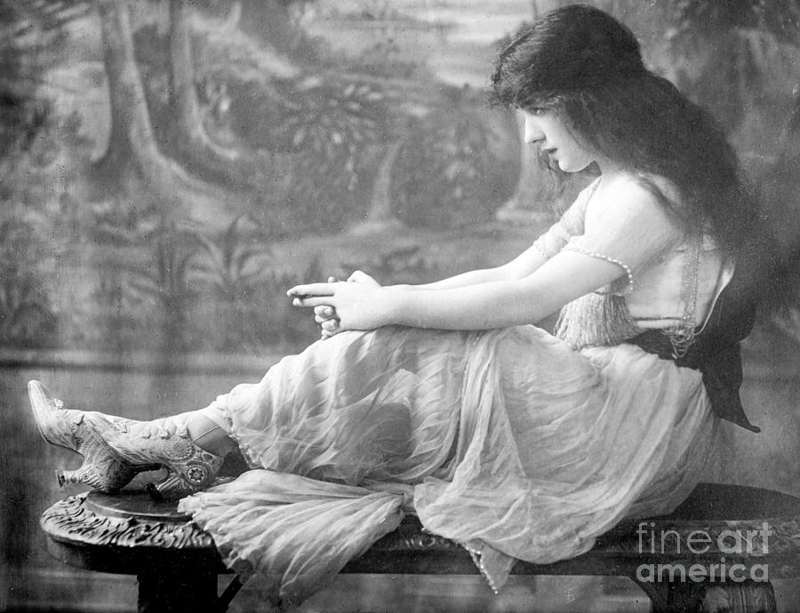 Evelyn Nesbit, American Model Photograph by Science Source