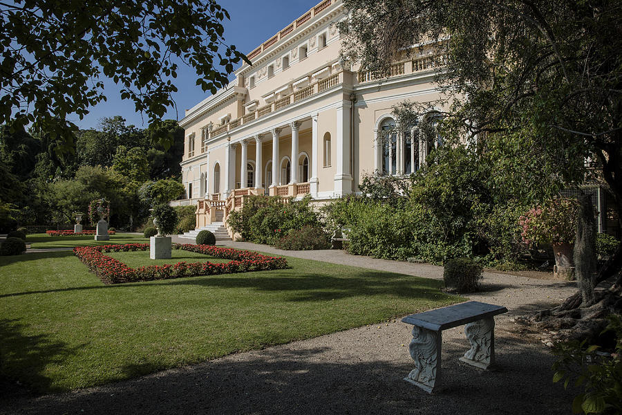 Exclusive: The Most Expensive House On Earth Photograph by Bloomberg Exclusive: The Most Expensive House On Earth Photograph by Bloomberg