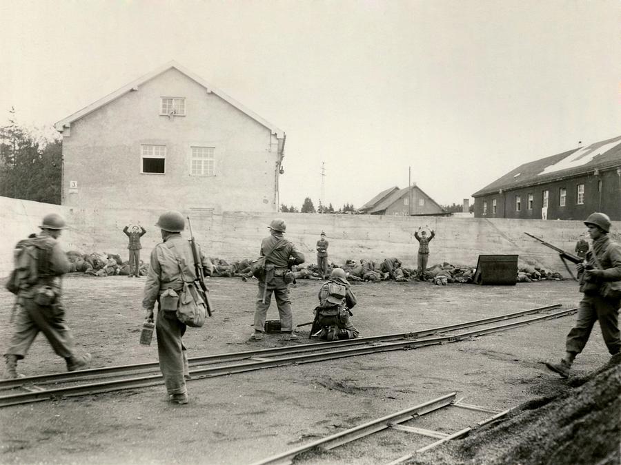 Execution Of German Ss Troops Photograph by Everett