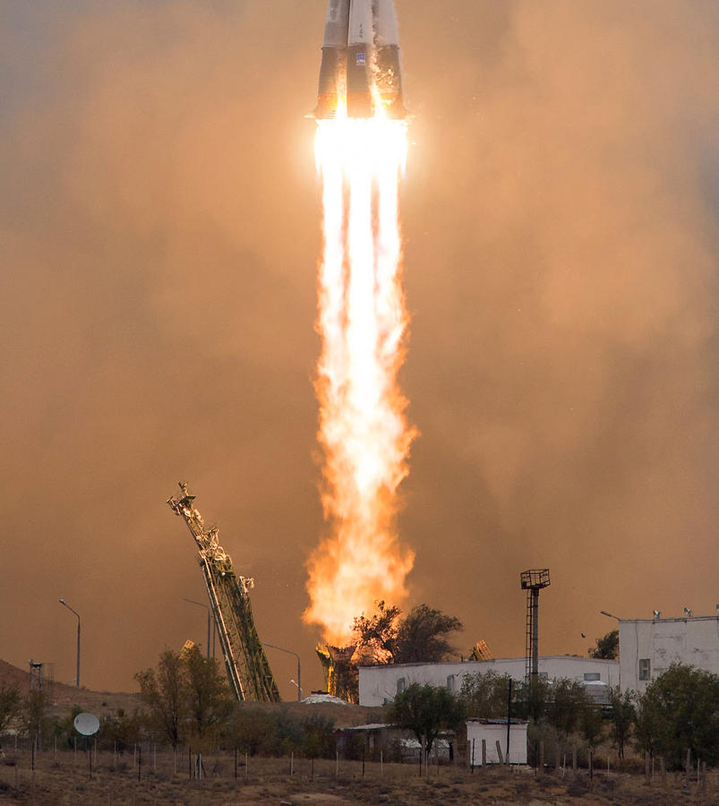Expedition 49 Launch To The Iss Photograph by Science Source
