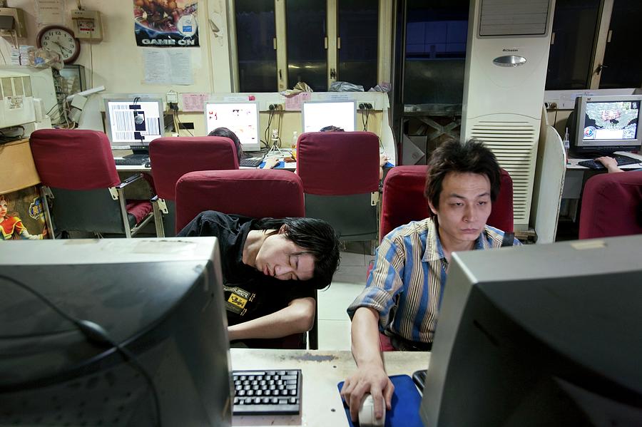 Extreme Gamers Photograph by Science Photo Library Extreme Gamers Photograph by Science Photo Library