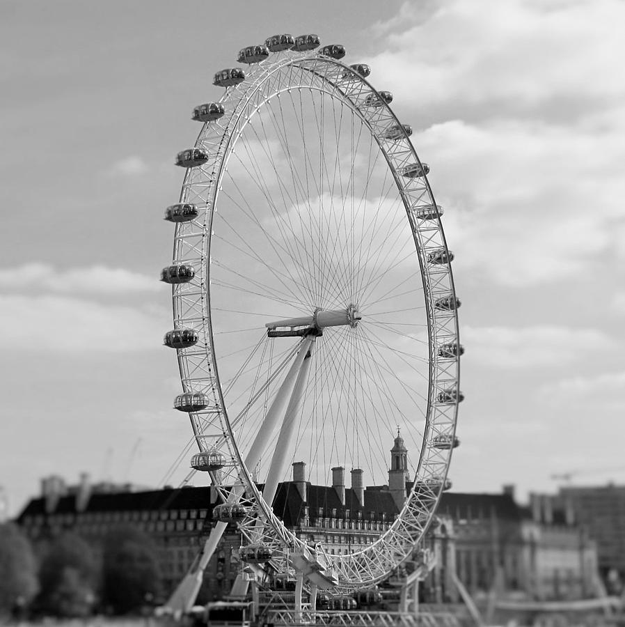 Eye of London Pyrography by Gary Smith
