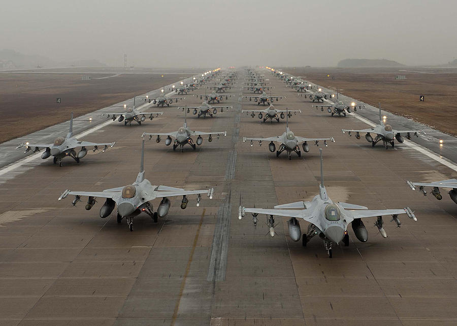 F-16 Fighting Falcons, Kunsan Air Base Photograph by Science Source