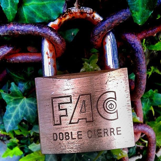 Padlock Photograph - Fac Doble Cierre / Fac Double Lock by Hector Romero Martinez