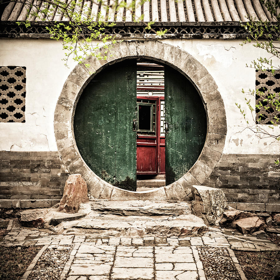Curve Photograph - Faded Green Gate In Beijing, China by Tomml