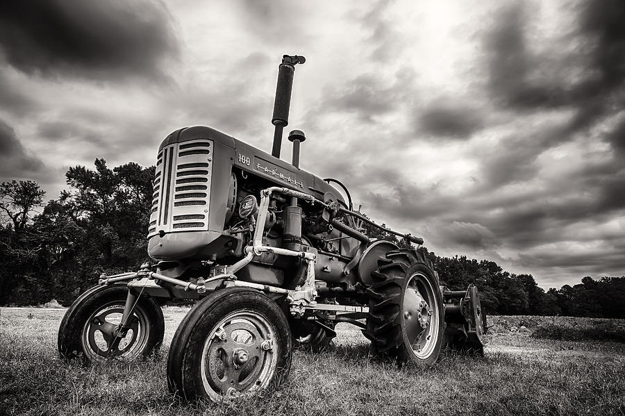 Farmall 100 Tractor Photograph by Steve Stephenson