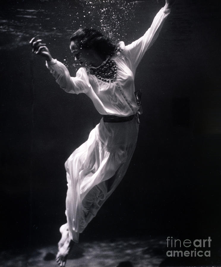 Fashion Model Underwater, 1939 Photograph by Science Source