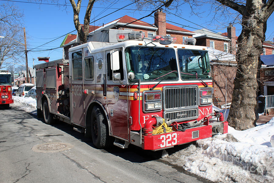 FDNY Engine 323 Photograph by Steven Spak