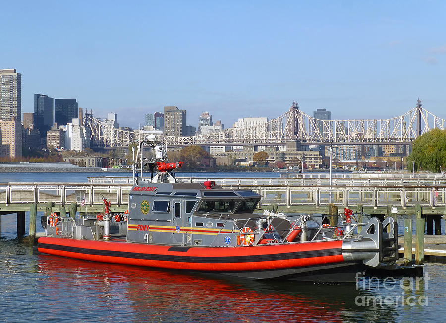 FDNY Fireboat The Bravest Photograph by Steven Spak