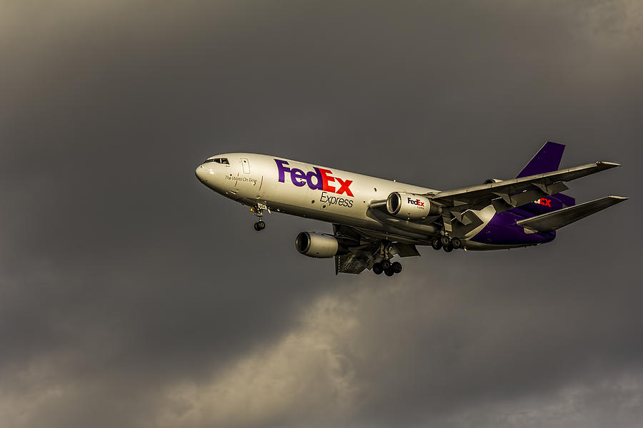 FedEx 052 Heavy Cleared to Land Photograph by Marvin Spates