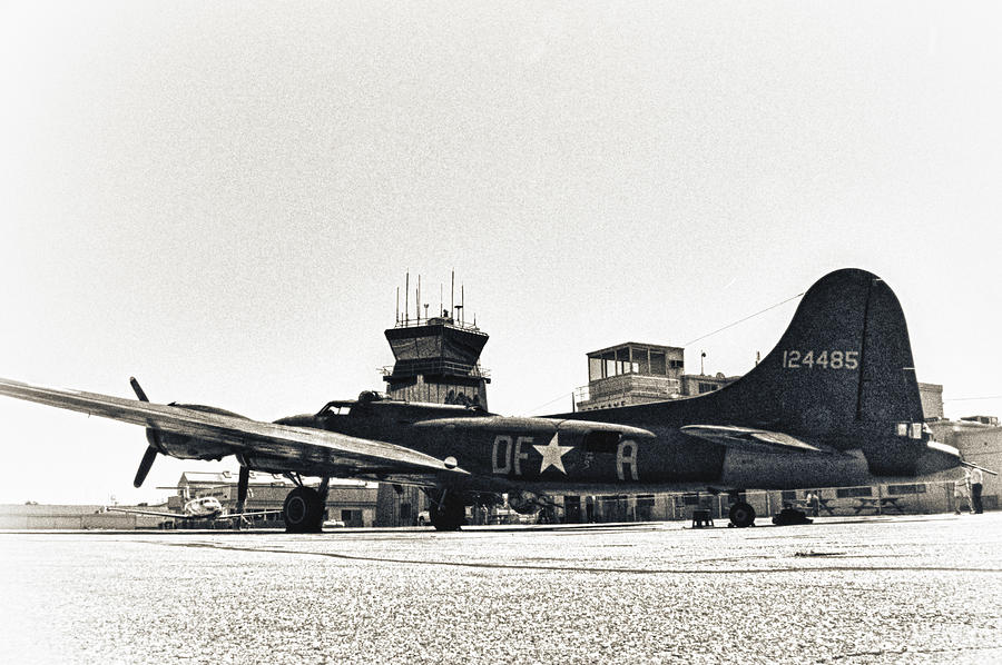 Felts Field B-17 2013 Photograph By Dan Quam - Fine Art America