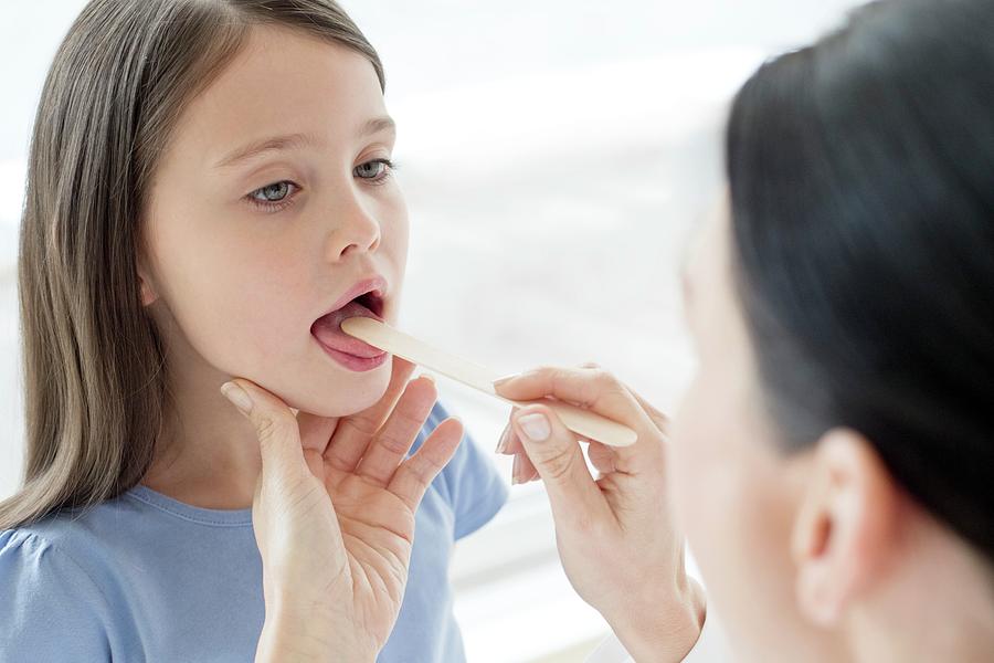 Female Doctor Examining Inside Girl's Mouth Photograph by Science Photo ...