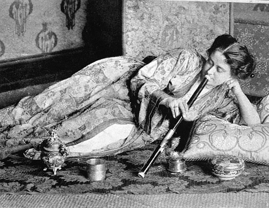 female-opium-smoker-1909-granger.jpg