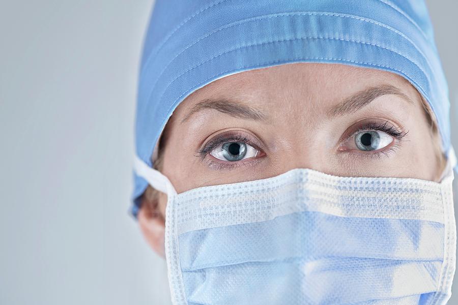 Female Surgeon Wearing Surgical Mask Photograph by Science Photo ...