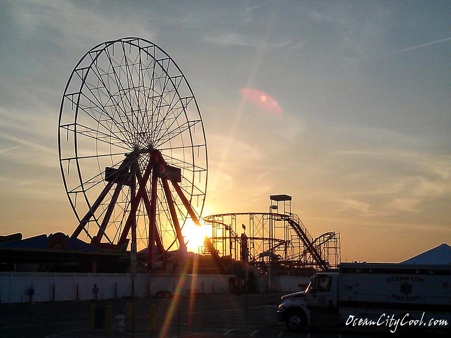 Ferris Wheel at Dawn Photograph by Robert Banach