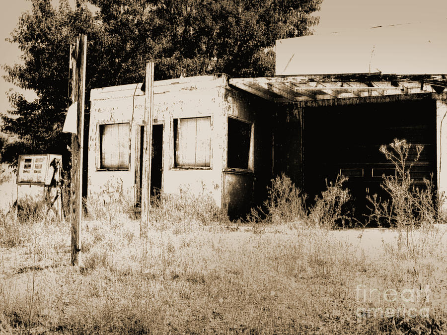 Filling Station Of Days Gone By Photograph by Lin Haring - Fine Art America