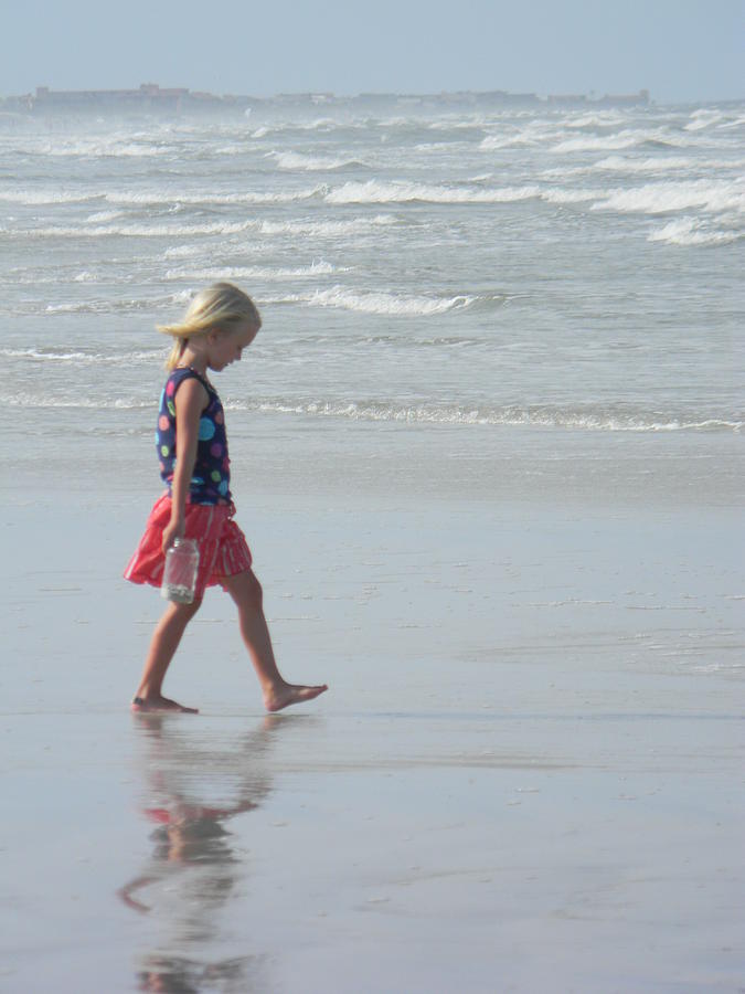 Finding Seashells Photograph by Cassidy Lewallen - Fine Art America