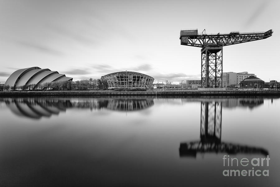 Black And White Photograph - Finnieston Crane Glasgow by John Farnan