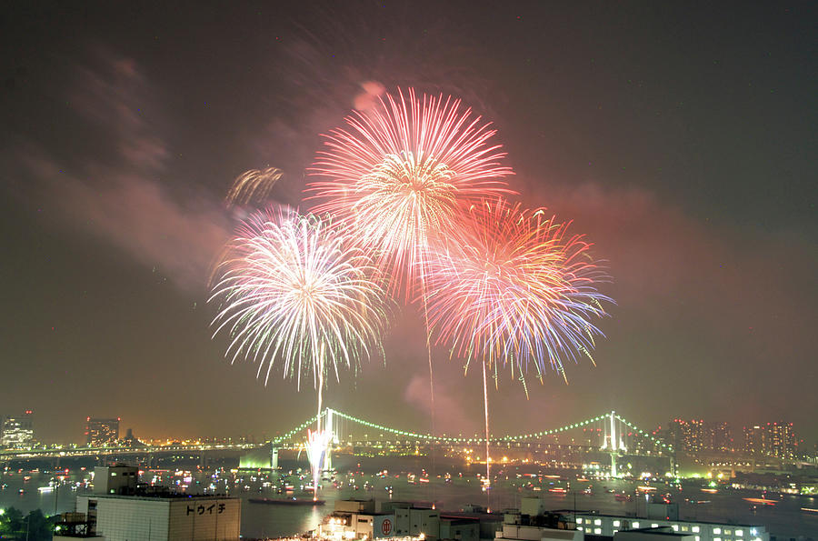 Fireworks In Tokyo Bay, Tokyo, Japan Photograph by Keiko Iwabuchi