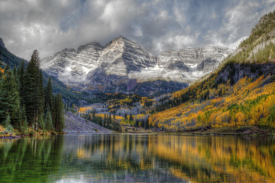 First Snowfall At Maroon Bells Aspen Snowmass Photograph by Richard Riehl