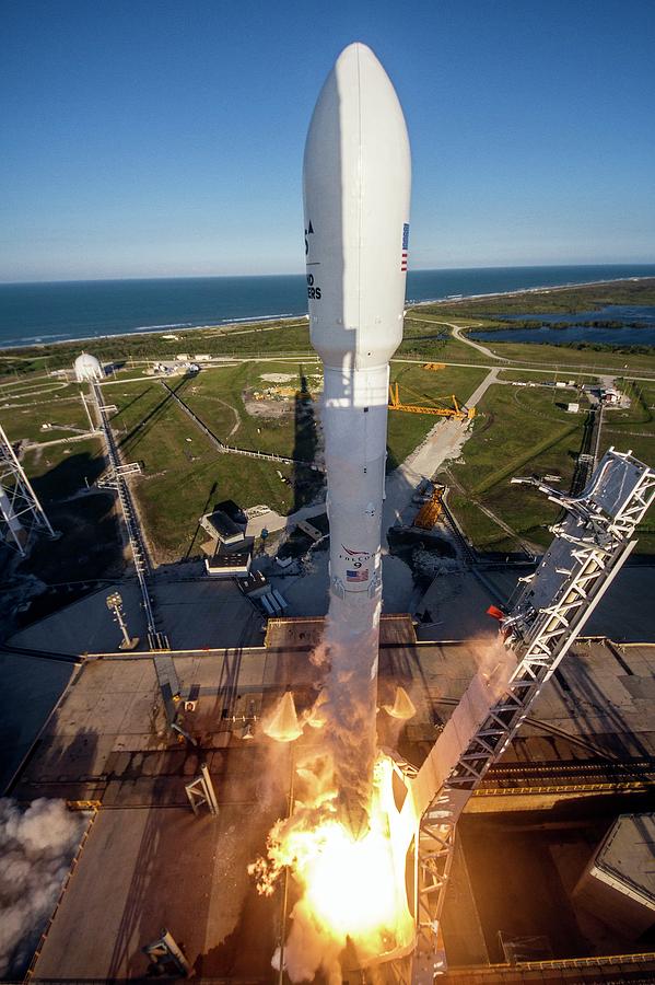 First Spacex Rocket Reuse Photograph by Spacex/science Photo Library