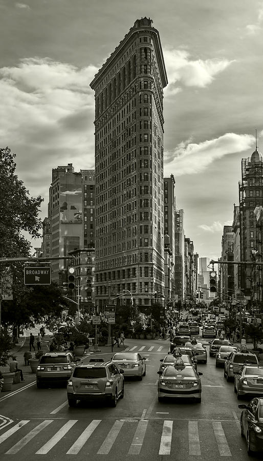 Flatiron Building Photograph - Flatiron Building - Black and White by Jatin Thakkar
