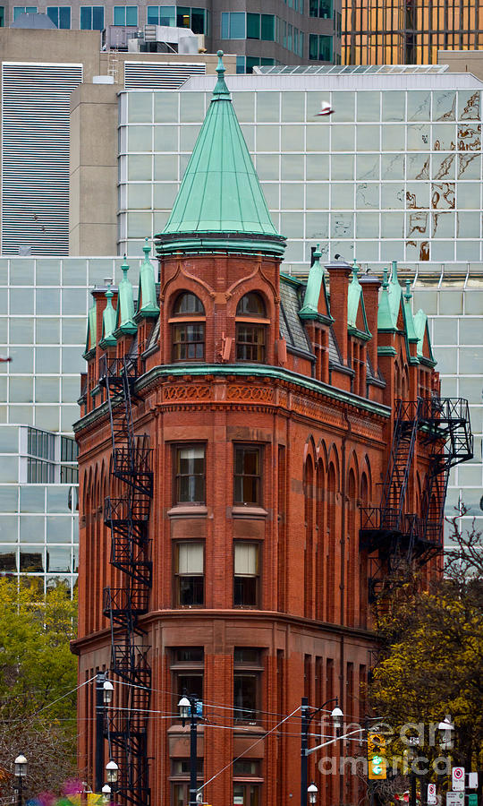 Flatiron building in Toronto Photograph by Les Palenik
