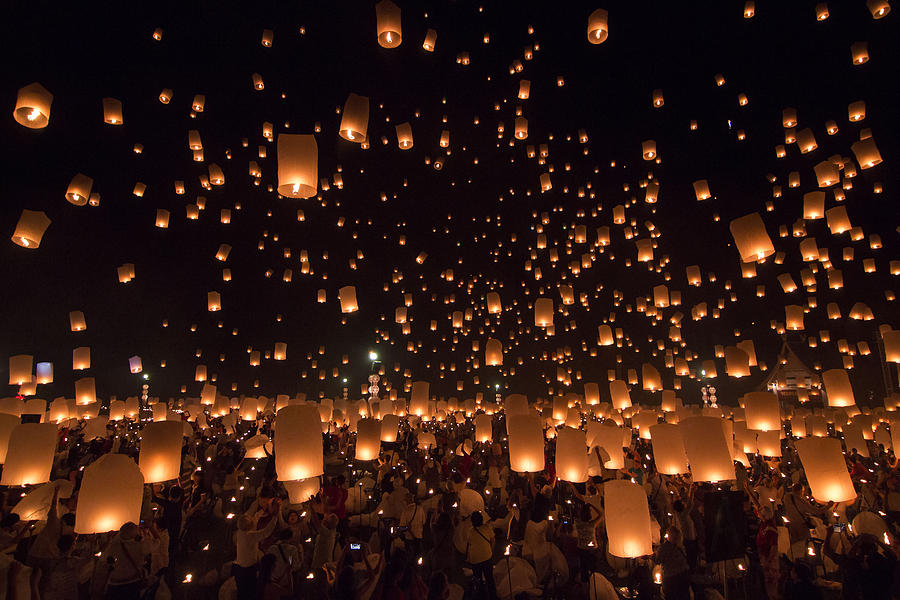 Floating lanterns at Yi Peng Festival in Chiang Mai, Thailand. Photograph by Zheetahc UncleBear