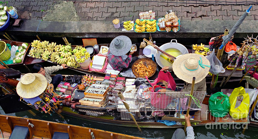 Floating Market - Damnon Saduak - Thailand Photograph by Luciano Mortula