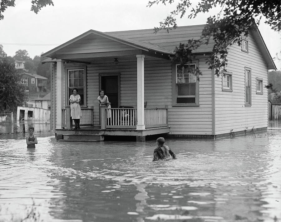 Flood, 1922 Photograph by Granger