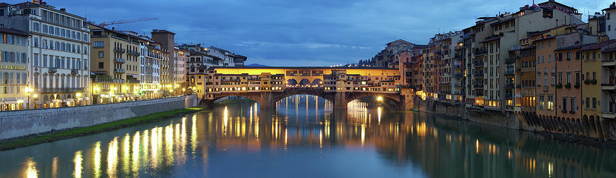 Florencia Ponte Vecchio Photograph by Iñigo Fdz De Pinedo