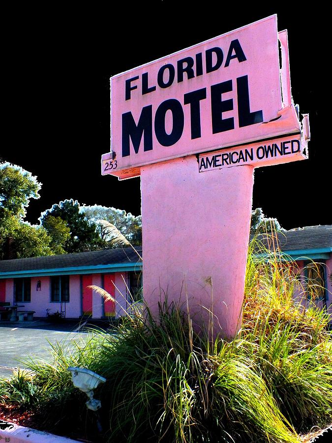 Florida Photograph - Florida Motel American Owned by Maureen Kyle
