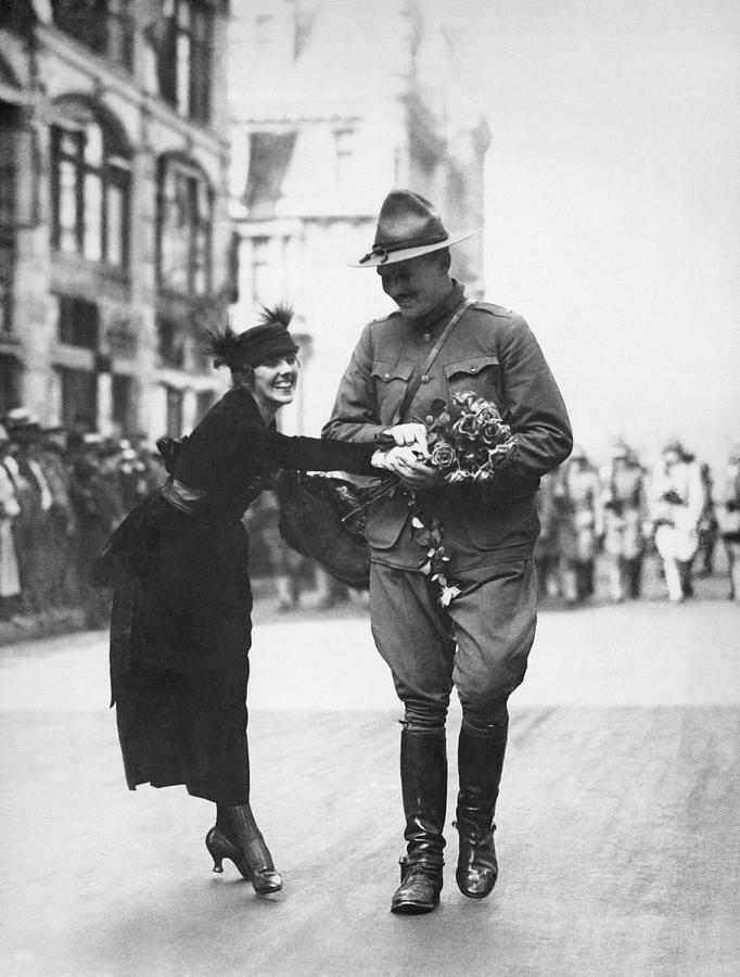 Flowers For WWI Soldier Photograph by Underwood Archives