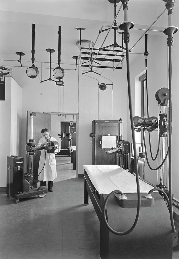 Fluoroscopy Room In A Us Hospital 1941 Photograph by Library Of Congress