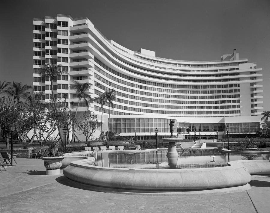 Black And White Photograph - Fontainebleu Hotel Miami Beach 1955 by Mountain Dreams